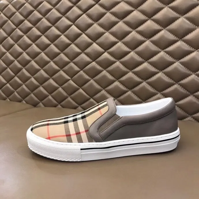 ◾️▫️B’s new spring and summer product, men’s classic low-top sneakers, are reinterpreted with Vintage retro plaid cotton and suede materials, and are decorated with a new brand logo. First-layer cowhide lining, embossed Burberry logo on the heel, and original TPU outsole!  P340 Yuan Size: 38-45